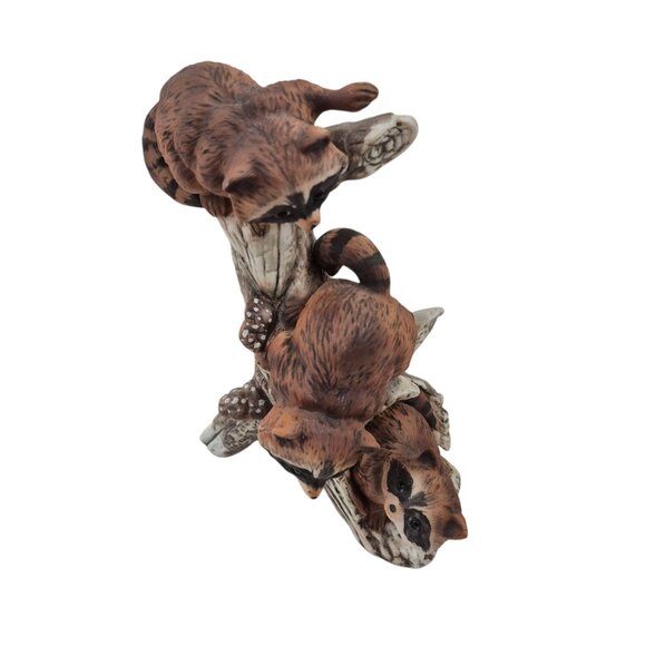 Masterpiece By Homco 3 Racoons Climbing a Tree 1246 Porcelain Figurine 1978 - Picture 8 of 10